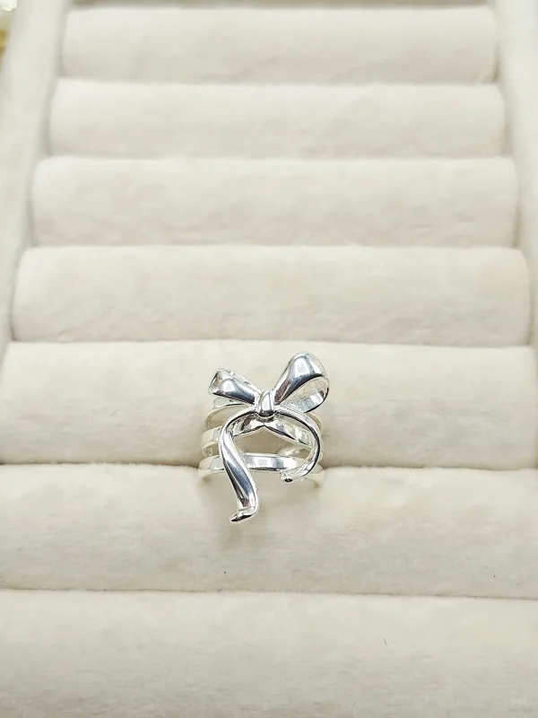 انگشتر پایپون دولاین رنگ نقره ای  فری سایز <قابل تنظیم>